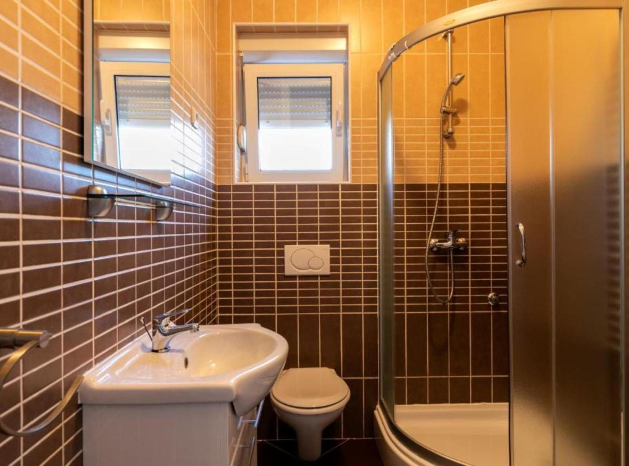 M & B Apartment
