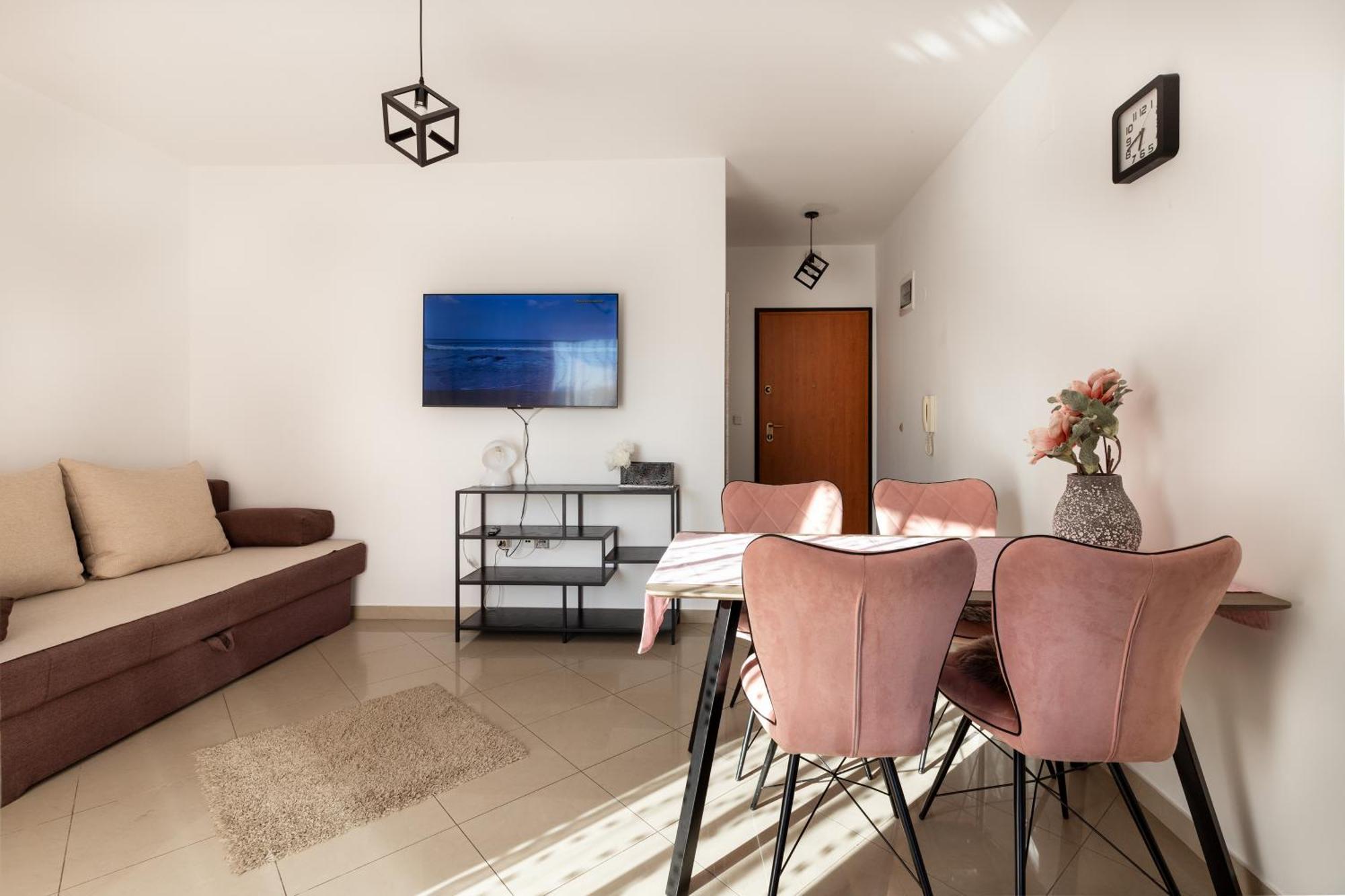 M & B Apartment *