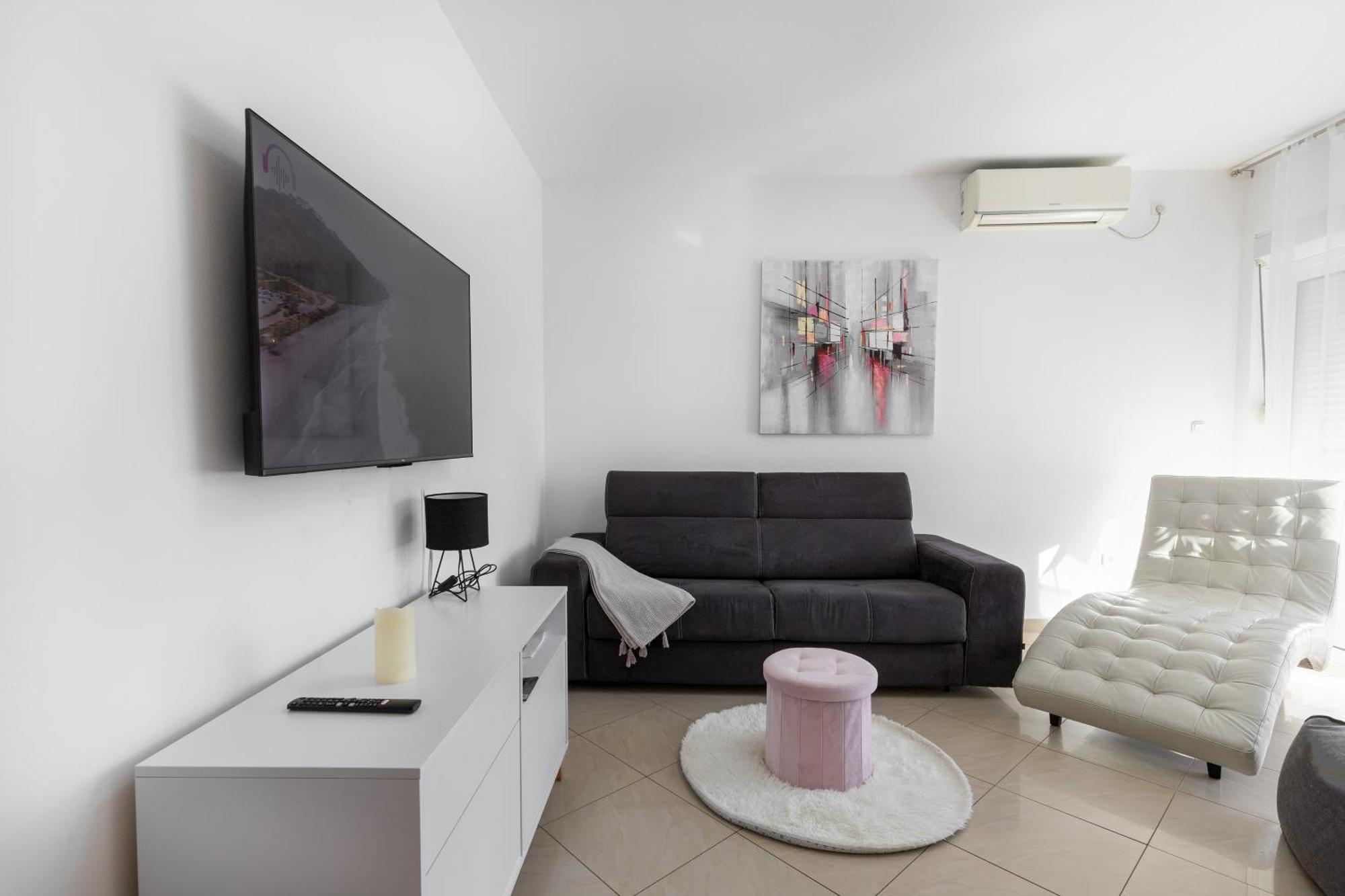 M & B Apartment
