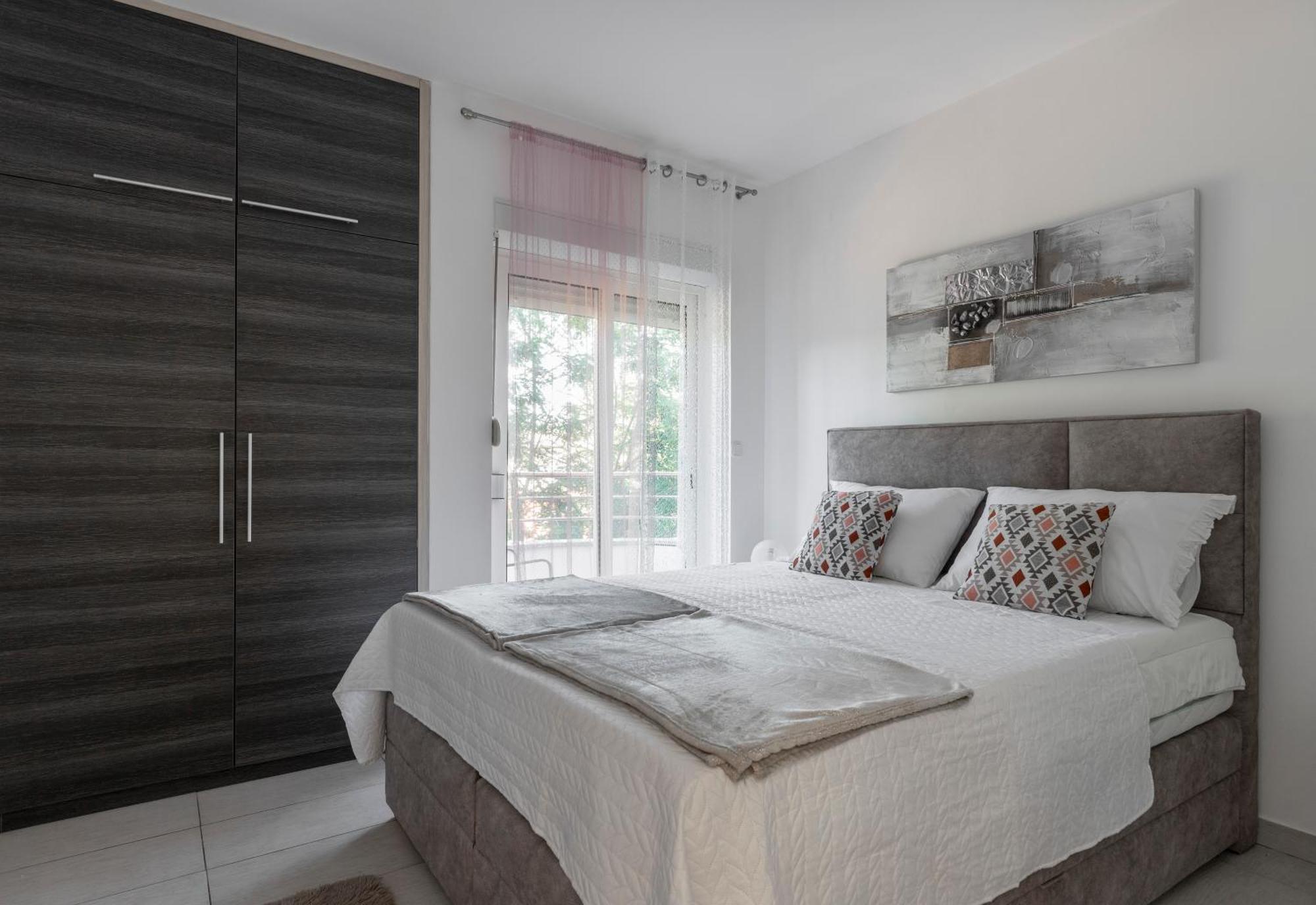 M & B Apartment *